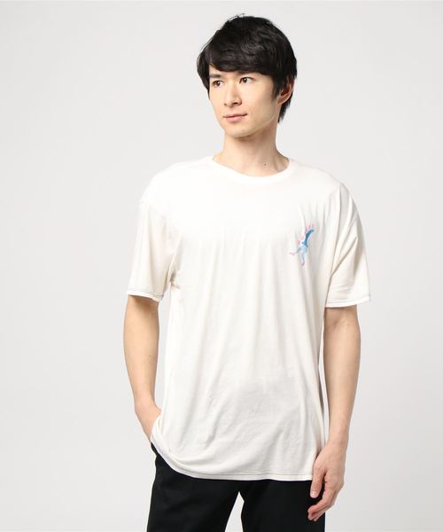 Hurley (ハーレー)の「M LTWT SINGLES NIGHT TEE SS / バックプリントTシャツ / ユニセックス(Tシャツ/カットソー・メンズ・ブラック/アイボリー・SMALL/MEDIUM/LARGE)」の2枚目の写真
