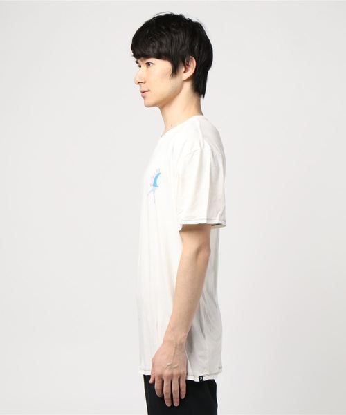 Hurley (ハーレー)の「M LTWT SINGLES NIGHT TEE SS / バックプリントTシャツ / ユニセックス(Tシャツ/カットソー・メンズ・ブラック/アイボリー・SMALL/MEDIUM/LARGE)」の4枚目の写真