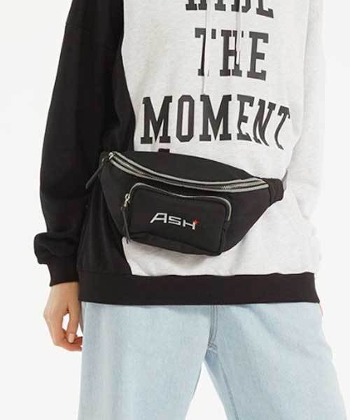 ASH（アッシュ）の「【FERN】BL ナイロンボディバッグ（ショルダーバッグ・レディース・ブラック・ONE SIZE）」の1枚目の写真