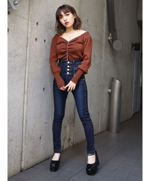 EMODA(エモダ)の「フロントギャザー2WAYニット(ニット/セーター・レディース・ブラック/ブラウン/ブルー/マスタード・FREE)」の11枚目の写真