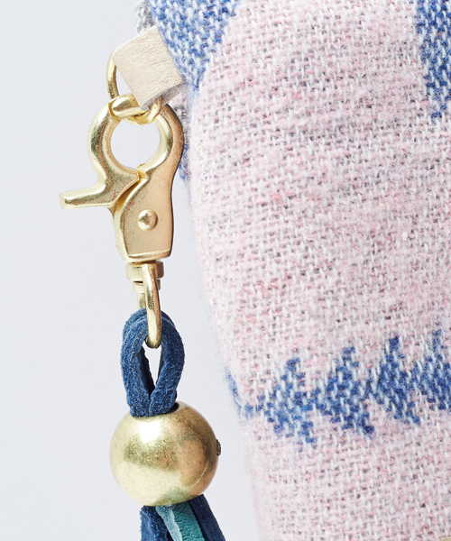 Another Edition（アナザーエディション）の「ae NTV CLT（クラッチバッグ・レディース・ネイビー/ライトピンク・ﾌﾘ-）」の6枚目の写真