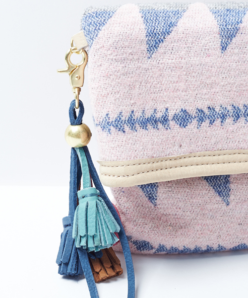 Another Edition（アナザーエディション）の「ae NTV CLT（クラッチバッグ・レディース・ネイビー/ライトピンク・ﾌﾘ-）」の7枚目の写真