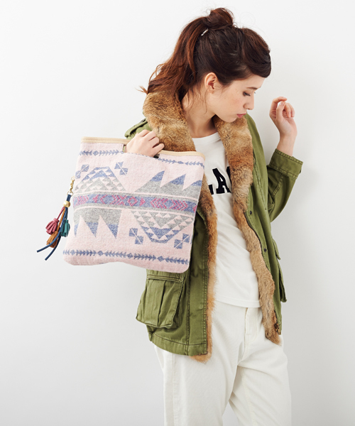 Another Edition（アナザーエディション）の「ae NTV CLT（クラッチバッグ・レディース・ネイビー/ライトピンク・ﾌﾘ-）」の8枚目の写真