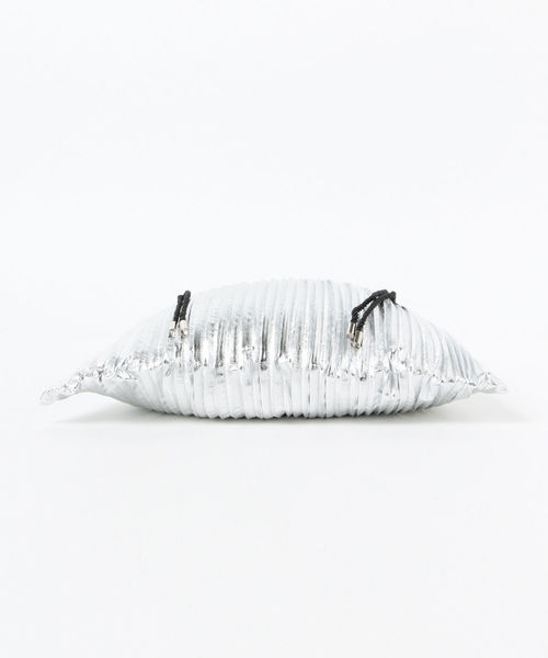 Ray BEAMS(レイビームス)の「Ray BEAMS / メタリック プリーツ バッグ(ハンドバッグ・レディース・シルバー/ゴールド・ONE SIZE)」の5枚目の写真