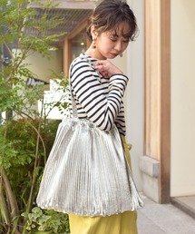 Ray BEAMS | Ray BEAMS / メタリック プリーツ バッグ(ハンドバッグ)