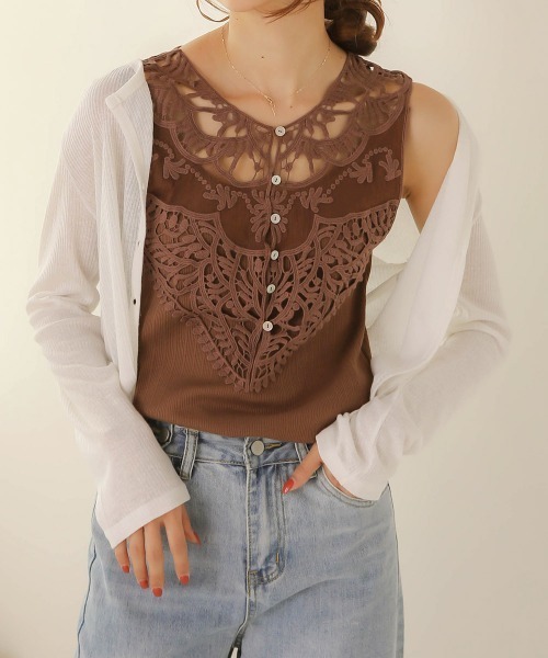 Bab(バブ)の「【WEB限定】モチーフレイヤードトップス/レースタンクトップ/インナーカットソー(Tシャツ/カットソー・レディース・ブラック/オフホワイト/モカ・FREE)」の3枚目の写真