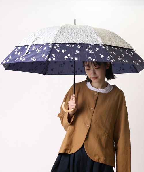 salle de bal(サルデバル)の「リバティ柄プリント トランスフォーム傘 27025 アンブレラ SGT(折りたたみ傘・レディース・オフホワイト/ネイビー/ピンク・FREE)」の2枚目の写真