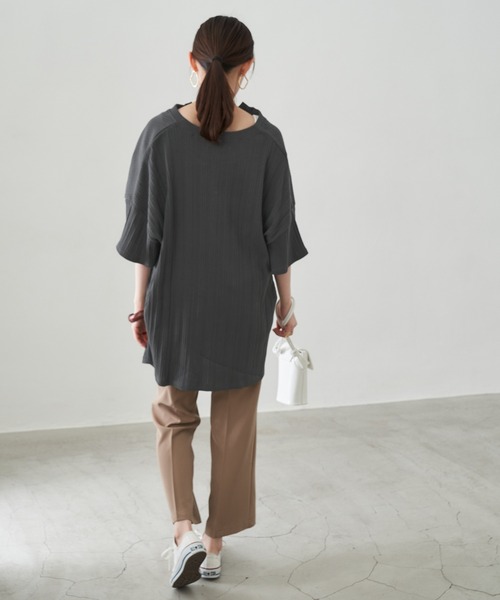 Chaco closet(チャコ クローゼット)の「オーバーサイズ スキッパーネック5分袖 ランダムリブトップス(Tシャツ/カットソー・レディース・チャコールグレー/ベージュ/ブラウン/オフホワイト/オレンジ/グリーン系その他・FREE)」の7枚目の写真