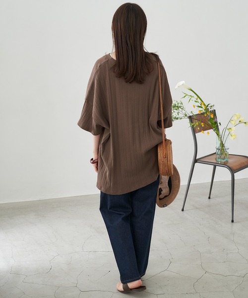 Chaco closet(チャコ クローゼット)の「オーバーサイズ スキッパーネック5分袖 ランダムリブトップス(Tシャツ/カットソー・レディース・チャコールグレー/ベージュ/ブラウン/オフホワイト/オレンジ/グリーン系その他・FREE)」の11枚目の写真