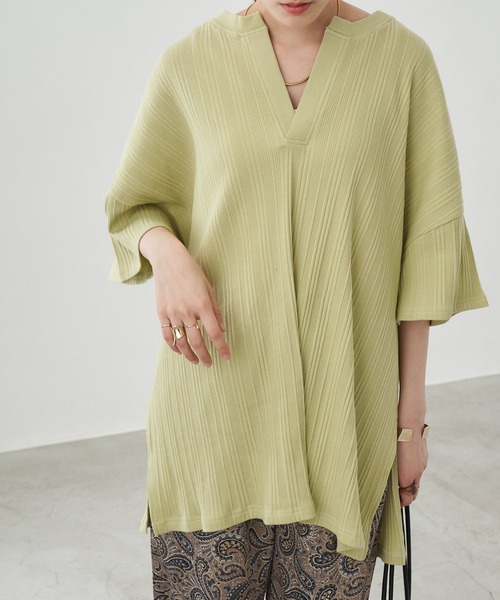 Chaco closet(チャコ クローゼット)の「オーバーサイズ スキッパーネック5分袖 ランダムリブトップス(Tシャツ/カットソー・レディース・チャコールグレー/ベージュ/ブラウン/オフホワイト/オレンジ/グリーン系その他・FREE)」の16枚目の写真