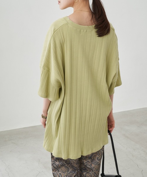 Chaco closet(チャコ クローゼット)の「オーバーサイズ スキッパーネック5分袖 ランダムリブトップス(Tシャツ/カットソー・レディース・チャコールグレー/ベージュ/ブラウン/オフホワイト/オレンジ/グリーン系その他・FREE)」の17枚目の写真