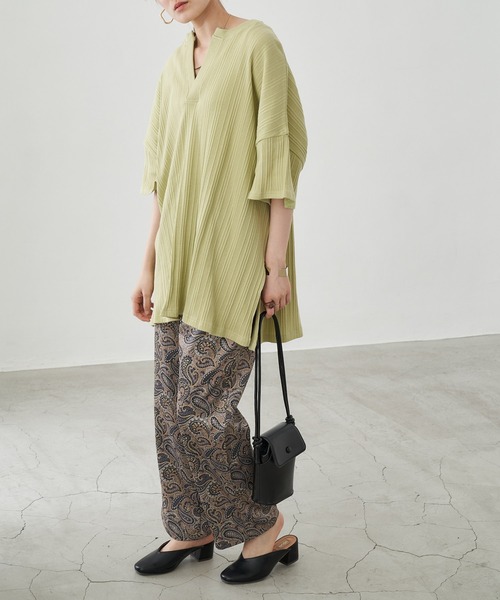 Chaco closet(チャコ クローゼット)の「オーバーサイズ スキッパーネック5分袖 ランダムリブトップス(Tシャツ/カットソー・レディース・チャコールグレー/ベージュ/ブラウン/オフホワイト/オレンジ/グリーン系その他・FREE)」の18枚目の写真