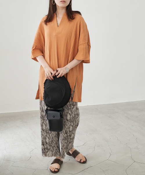 Chaco closet(チャコ クローゼット)の「オーバーサイズ スキッパーネック5分袖 ランダムリブトップス(Tシャツ/カットソー・レディース・チャコールグレー/ベージュ/ブラウン/オフホワイト/オレンジ/グリーン系その他・FREE)」の22枚目の写真