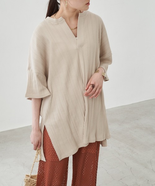 Chaco closet(チャコ クローゼット)の「オーバーサイズ スキッパーネック5分袖 ランダムリブトップス(Tシャツ/カットソー・レディース・チャコールグレー/ベージュ/ブラウン/オフホワイト/オレンジ/グリーン系その他・FREE)」の13枚目の写真