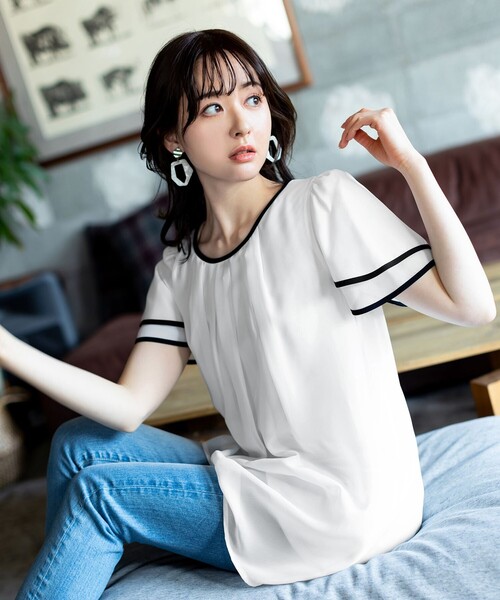 Tiaclasse(ティアクラッセ)の「【洗える】大人世代の上品シフォンチュニック(シャツ/ブラウス・レディース・ターコイズブルー/ブラック系その他/ブラック/ブルー/ブルー系その他/ピンク/ホワイト×ブラック/ネイビー/モカ/ネイビー×ホワイト/オフホワイト・L/M)」の12枚目の写真