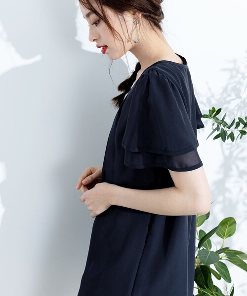 Tiaclasse(ティアクラッセ)の「【洗える】大人世代の上品シフォンチュニック(シャツ/ブラウス・レディース・ターコイズブルー/ブラック系その他/ブラック/ブルー/ブルー系その他/ピンク/ホワイト×ブラック/ネイビー/モカ/ネイビー×ホワイト/オフホワイト・L/M)」の17枚目の写真