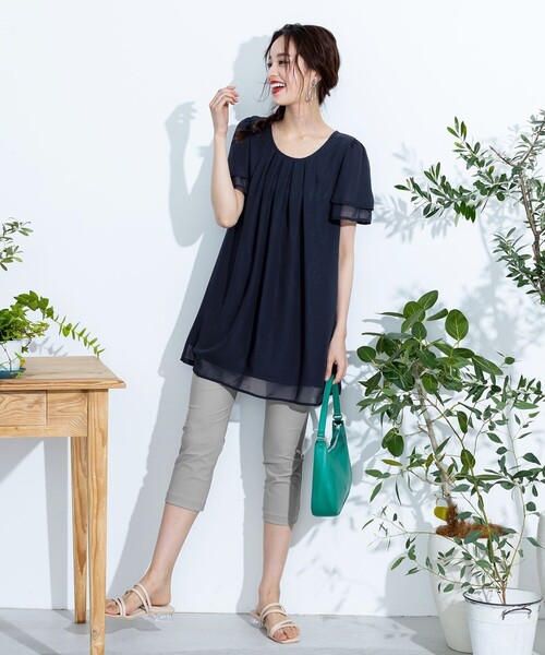 Tiaclasse(ティアクラッセ)の「【洗える】大人世代の上品シフォンチュニック(シャツ/ブラウス・レディース・ターコイズブルー/ブラック系その他/ブラック/ブルー/ブルー系その他/ピンク/ホワイト×ブラック/ネイビー/モカ/ネイビー×ホワイト/オフホワイト・L/M)」の18枚目の写真
