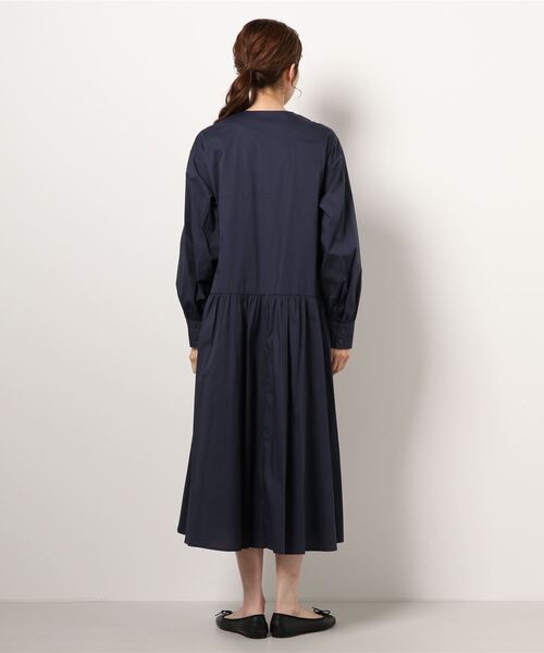 ReNorm（リノーム）の「ローウエストギャザーシャツワンピース（シャツワンピース・レディース・ネイビー/オフホワイト・フリー）」の6枚目の写真