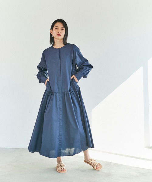 ReNorm（リノーム）の「ローウエストギャザーシャツワンピース（シャツワンピース・レディース・ネイビー/オフホワイト・フリー）」の2枚目の写真