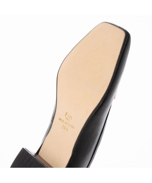 Fin(フィン)の「スクエアトゥ太ヒールパンプス(パンプス・レディース・ブラック/ベージュ/ボルドー・22.5cm/23.5cm/24.5cm/23cm/24cm/25cm)」の7枚目の写真