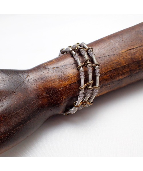 GARA（ガラ）の「GARA:3 IWRE BANGLE（バングル/リストバンド・メンズ・ブラック/ゴールド・FREE）」の4枚目の写真