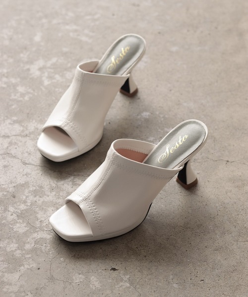 SESTO（セスト）の「プラットフォーム変形ヒールストレッチミュールサンダル（サンダル・レディース・ブラック/グレイッシュベージュ/ホワイト/ドット・S/LL/M/L）」の2枚目の写真