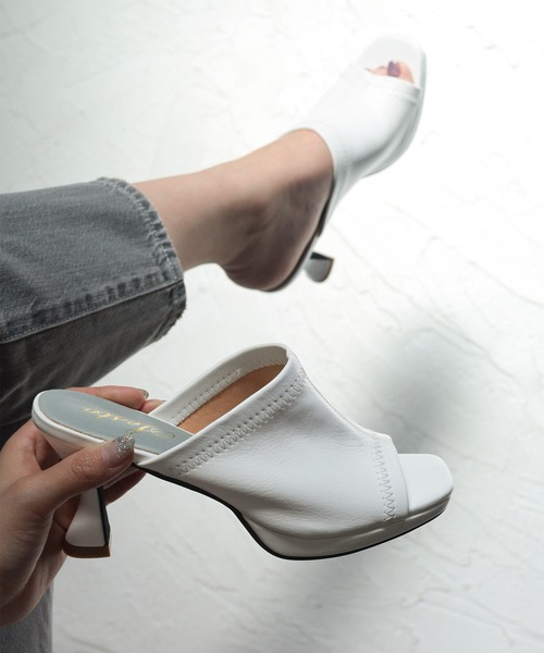 SESTO（セスト）の「プラットフォーム変形ヒールストレッチミュールサンダル（サンダル・レディース・ブラック/グレイッシュベージュ/ホワイト/ドット・S/LL/M/L）」の5枚目の写真