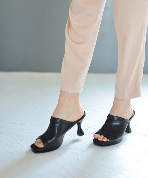 SESTO（セスト）の「プラットフォーム変形ヒールストレッチミュールサンダル（サンダル・レディース・ブラック/グレイッシュベージュ/ホワイト/ドット・S/LL/M/L）」の9枚目の写真