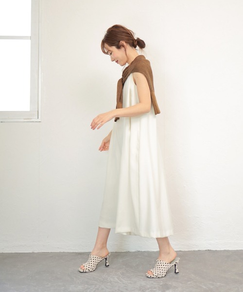 SESTO（セスト）の「プラットフォーム変形ヒールストレッチミュールサンダル（サンダル・レディース・ブラック/グレイッシュベージュ/ホワイト/ドット・S/LL/M/L）」の21枚目の写真