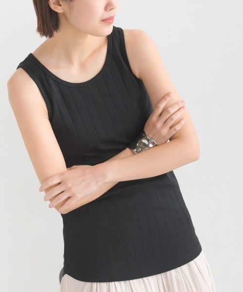 OMNES Another Edition（オムネス アナザーエディション）の「汗染み防止リブ裾ラウンドタンク（タンクトップ・レディース・ホワイト/ラベンダー/ブラック/ベージュ/イエロー/ホワイト×ブラック・FREE）」の16枚目の写真