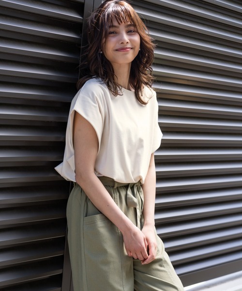 NAVY(ネイビー)の「半袖Tシャツ(シャツ/ブラウス・レディース・ブラック/ピンク/イエロー/ブルー/アイボリー・フリー)」の2枚目の写真