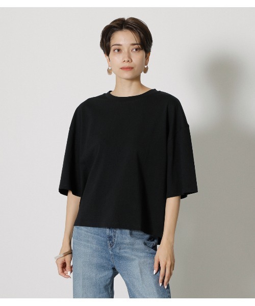 AZUL by moussy（アズールバイマウジー）の「BACK NEON LOGO TEE/バックネオンロゴTシャツ（Tシャツ/カットソー・レディース・ブラック/ライトベージュ/オフホワイト・SMALL/MEDIUM）」の7枚目の写真