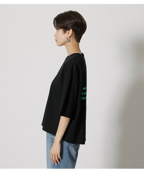 AZUL by moussy（アズールバイマウジー）の「BACK NEON LOGO TEE/バックネオンロゴTシャツ（Tシャツ/カットソー・レディース・ブラック/ライトベージュ/オフホワイト・SMALL/MEDIUM）」の8枚目の写真