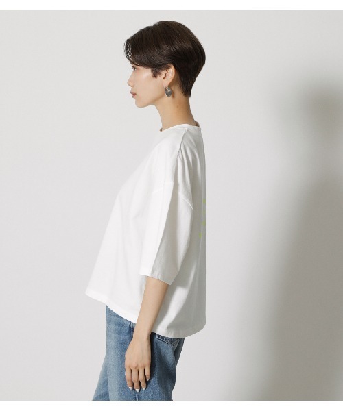 AZUL by moussy（アズールバイマウジー）の「BACK NEON LOGO TEE/バックネオンロゴTシャツ（Tシャツ/カットソー・レディース・ブラック/ライトベージュ/オフホワイト・SMALL/MEDIUM）」の13枚目の写真