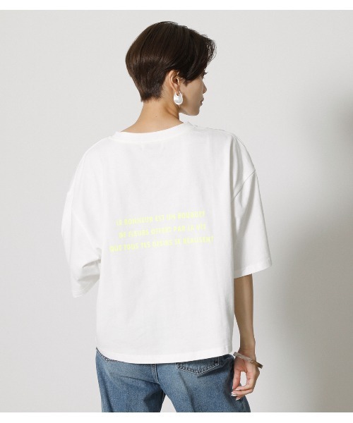 AZUL by moussy（アズールバイマウジー）の「BACK NEON LOGO TEE/バックネオンロゴTシャツ（Tシャツ/カットソー・レディース・ブラック/ライトベージュ/オフホワイト・SMALL/MEDIUM）」の14枚目の写真