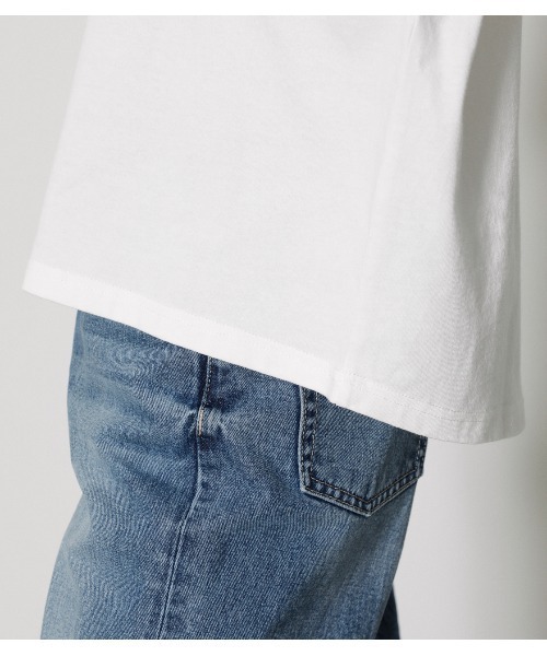 AZUL by moussy（アズールバイマウジー）の「BACK NEON LOGO TEE/バックネオンロゴTシャツ（Tシャツ/カットソー・レディース・ブラック/ライトベージュ/オフホワイト・SMALL/MEDIUM）」の17枚目の写真