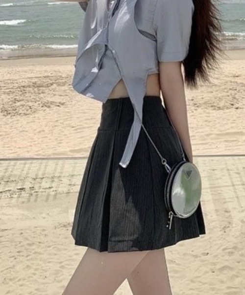 KOR（ケーオーアール）の「韓国　ワンポイントプリーツミニスカート（スカート・レディース・グレー・S/M/L）」の6枚目の写真