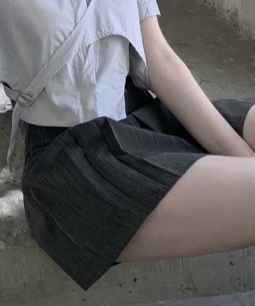 KOR（ケーオーアール）の「韓国　ワンポイントプリーツミニスカート（スカート・レディース・グレー・S/M/L）」の3枚目の写真