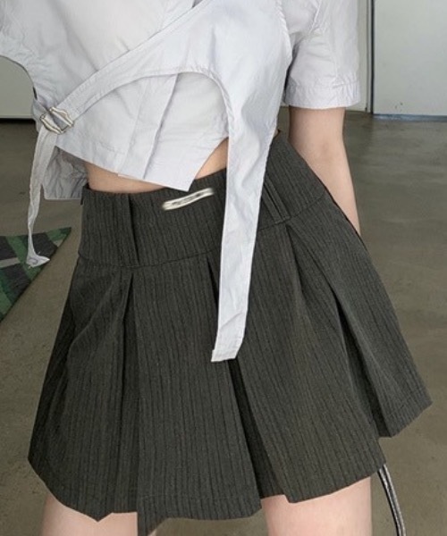 KOR（ケーオーアール）の「韓国　ワンポイントプリーツミニスカート（スカート・レディース・グレー・S/M/L）」の5枚目の写真