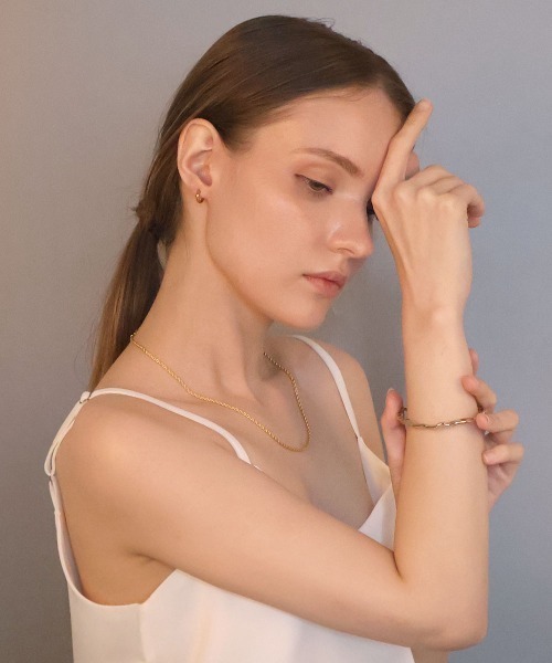 CEMONEMO(セモネモ)の「ニュアンス メタル バングル / ユニセックス(バングル/リストバンド・レディース・シルバー/ゴールド・FREE)」の12枚目の写真