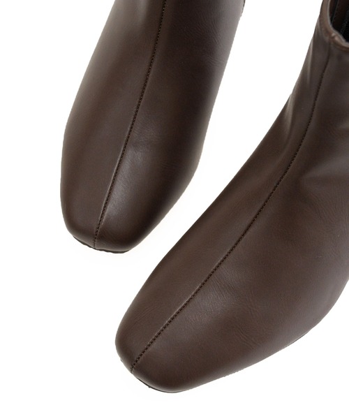 sango（sango）の「スクエアトゥチャンキーローヒールショートブーツ（ブーツ・レディース・ブラック/ダークブラウン/アイボリー/グレイッシュベージュ・LL/3L/SS/S/M/L）」の6枚目の写真