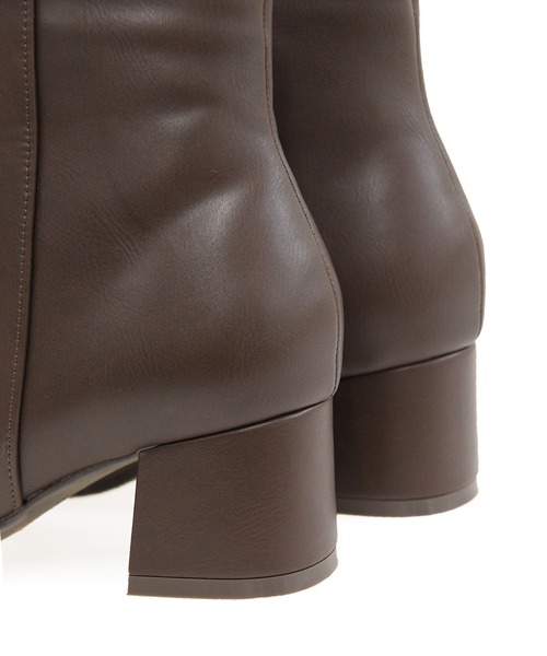 sango（sango）の「スクエアトゥチャンキーローヒールショートブーツ（ブーツ・レディース・ブラック/ダークブラウン/アイボリー/グレイッシュベージュ・LL/3L/SS/S/M/L）」の11枚目の写真