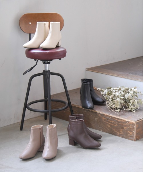 sango（sango）の「スクエアトゥチャンキーローヒールショートブーツ（ブーツ・レディース・ブラック/ダークブラウン/アイボリー/グレイッシュベージュ・LL/3L/SS/S/M/L）」の13枚目の写真