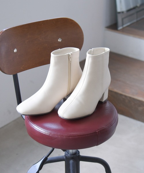 sango（sango）の「スクエアトゥチャンキーローヒールショートブーツ（ブーツ・レディース・ブラック/ダークブラウン/アイボリー/グレイッシュベージュ・LL/3L/SS/S/M/L）」の19枚目の写真