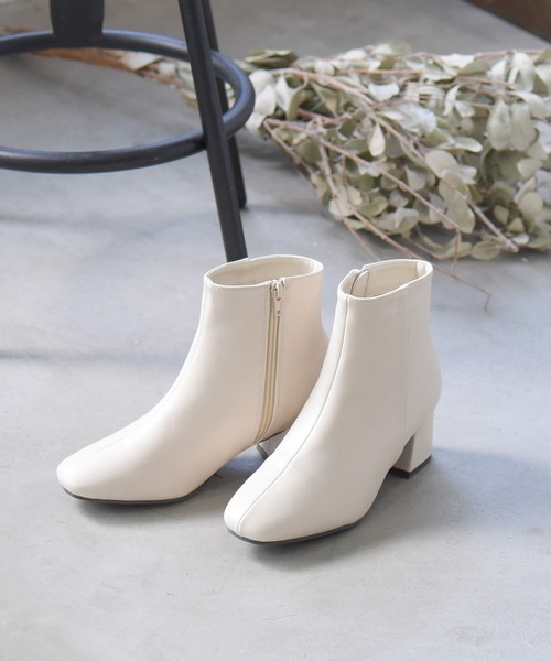 sango（sango）の「スクエアトゥチャンキーローヒールショートブーツ（ブーツ・レディース・ブラック/ダークブラウン/アイボリー/グレイッシュベージュ・LL/3L/SS/S/M/L）」の20枚目の写真