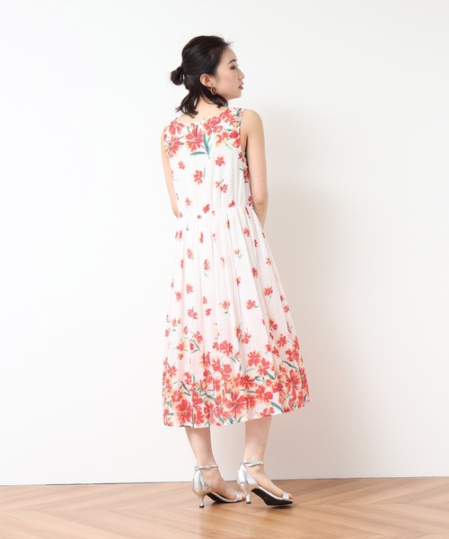 nougatine（ヌガティーヌ）の「綿100% 花柄 ノースリーブワンピース（ワンピース・レディース・オフホワイト・MEDIUM）」の6枚目の写真