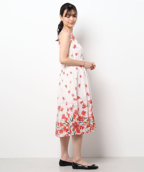 nougatine（ヌガティーヌ）の「綿100% 花柄 ノースリーブワンピース（ワンピース・レディース・オフホワイト・MEDIUM）」の7枚目の写真