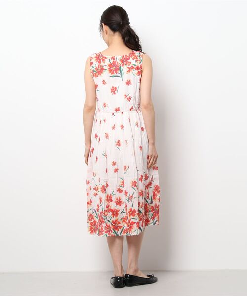 nougatine（ヌガティーヌ）の「綿100% 花柄 ノースリーブワンピース（ワンピース・レディース・オフホワイト・MEDIUM）」の5枚目の写真