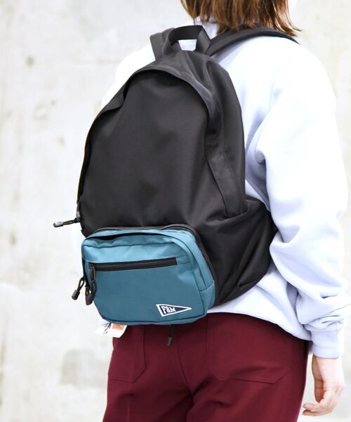 FRANKLIN & MARSHALL（フランクリンマーシャル）の「【WEB限定/SHIPS別注】FRANKLIN&MARSHALL: ロゴ ワッペン 2WAY バックパック/ボディバッグ（バックパック/リュック・メンズ・ブラック/ネイビー/グリーン・ONE SIZE）」の2枚目の写真