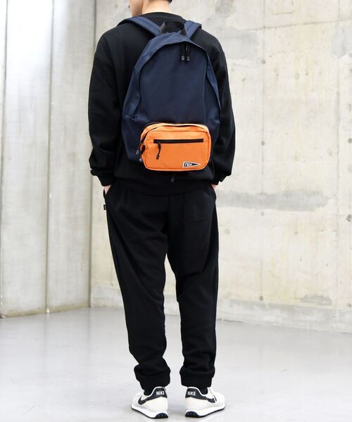 FRANKLIN & MARSHALL（フランクリンマーシャル）の「【WEB限定/SHIPS別注】FRANKLIN&MARSHALL: ロゴ ワッペン 2WAY バックパック/ボディバッグ（バックパック/リュック・メンズ・ブラック/ネイビー/グリーン・ONE SIZE）」の6枚目の写真